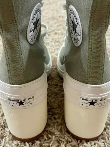 Converse Women’s Chuck 70 DE Luxe Heel High Top Shoes A11899C, Size 8.5 (New)